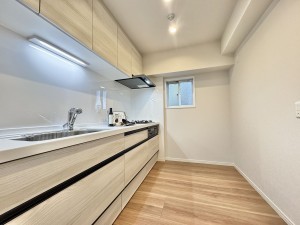 吉川市栄町、マンションの画像です