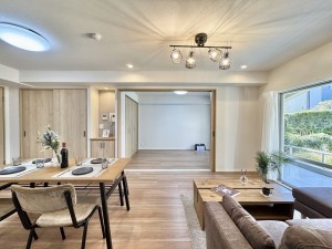 吉川市栄町、マンションの画像です