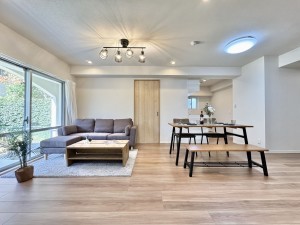 吉川市栄町、マンションの画像です