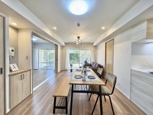 吉川市栄町、マンションの画像です