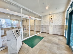 三郷市半田、マンションの画像です