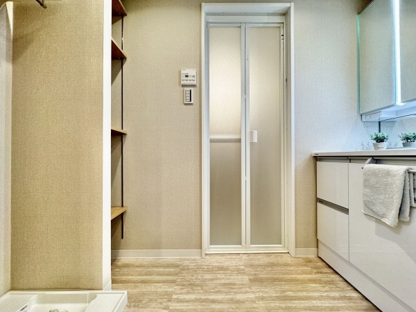 三郷市半田、マンションの画像です