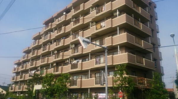 三郷市高州、マンションの画像です