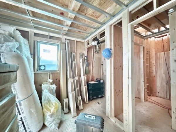 吉川市大字共保、新築一戸建ての画像です