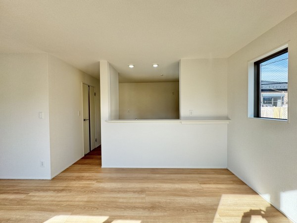 吉川市大字共保、新築一戸建ての画像です