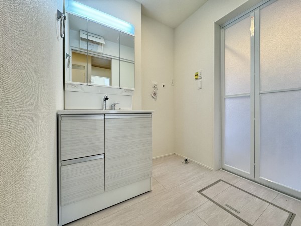 吉川市大字共保、新築一戸建ての画像です