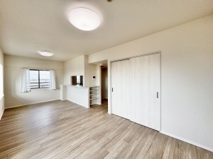 三郷市半田、マンションの画像です