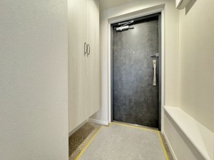 三郷市半田、マンションの画像です