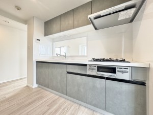 三郷市半田、マンションの画像です