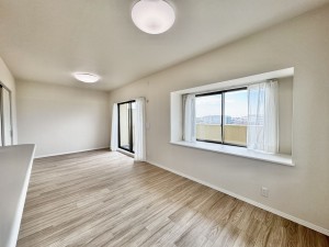 三郷市半田、マンションの画像です