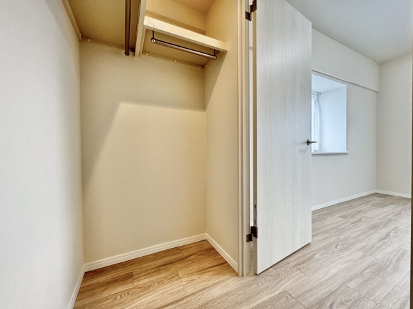 三郷市半田、マンションの画像です