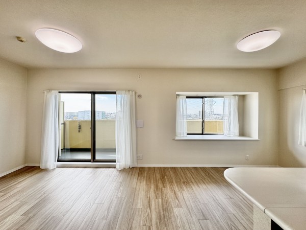 三郷市半田、マンションの画像です