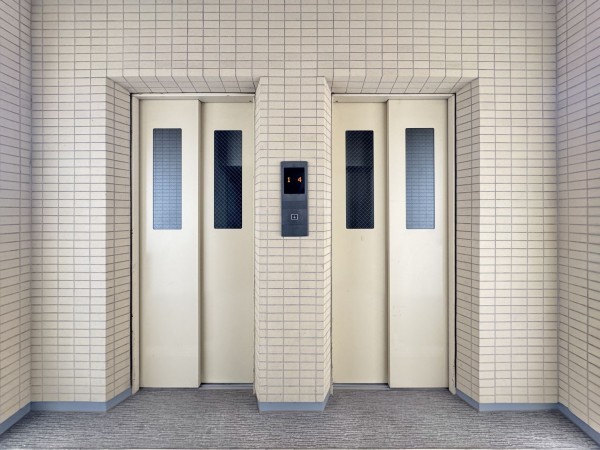 三郷市半田、マンションの画像です