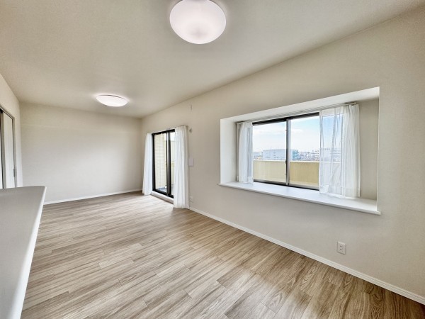 三郷市半田、マンションの画像です