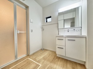 吉川市新栄、新築一戸建ての画像です