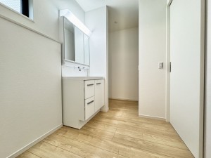 吉川市新栄、新築一戸建ての画像です