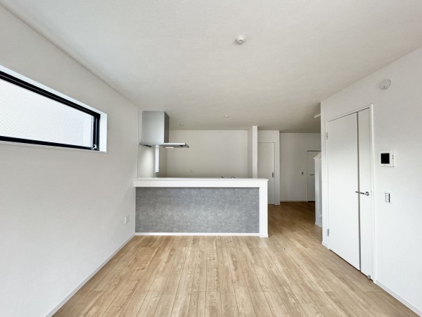 吉川市新栄、新築一戸建ての画像です