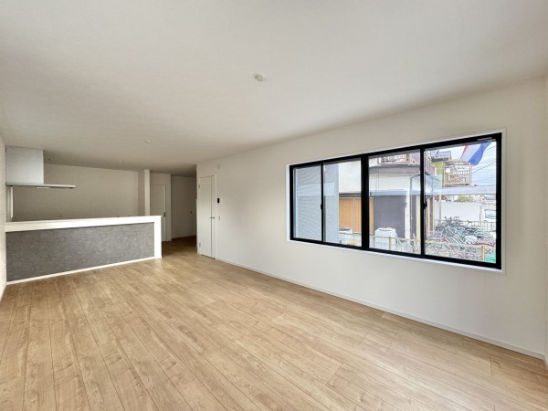 吉川市新栄、新築一戸建ての画像です