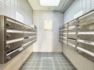 吉川市中野、マンションの画像です