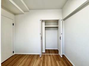 吉川市中野、マンションの画像です