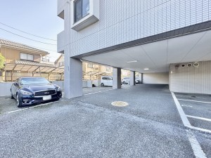 吉川市中野、マンションの画像です