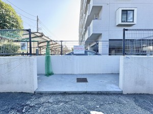 吉川市中野、マンションの画像です