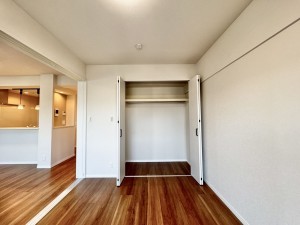 吉川市中野、マンションの画像です