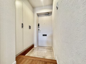 吉川市中野、マンションの画像です