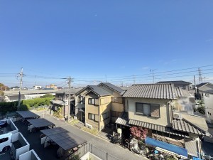 吉川市中野、マンションの画像です