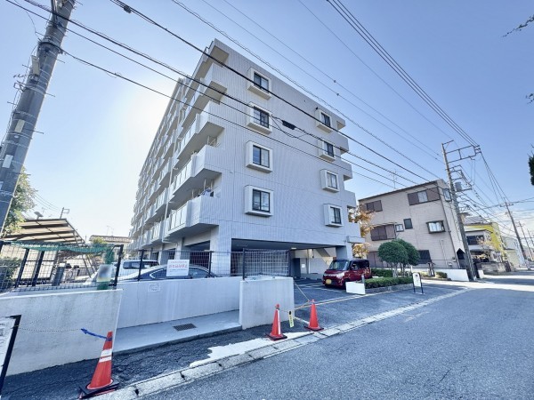 吉川市中野、マンションの画像です