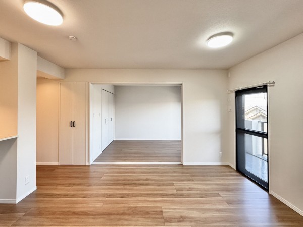 吉川市中野、マンションの画像です