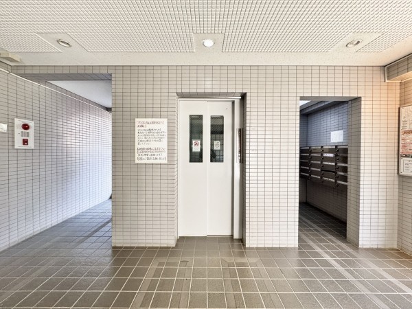 吉川市中野、マンションの画像です