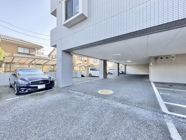 吉川市中野、マンションの画像です