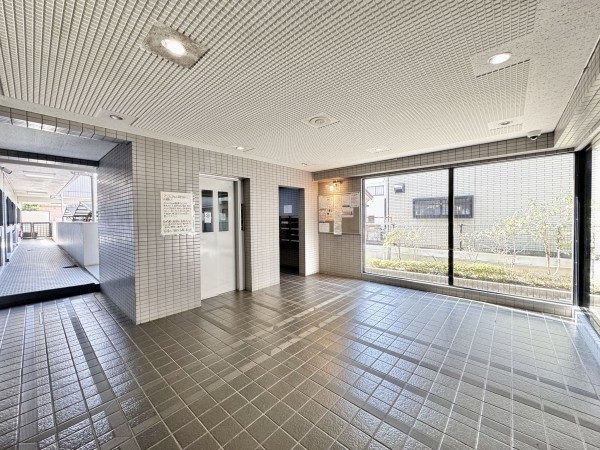 吉川市中野、マンションの画像です