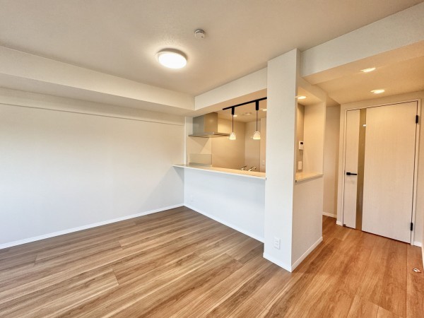 吉川市中野、マンションの画像です