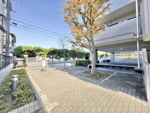 吉川市中野、マンションの画像です