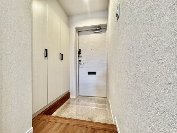 吉川市中野、マンションの画像です