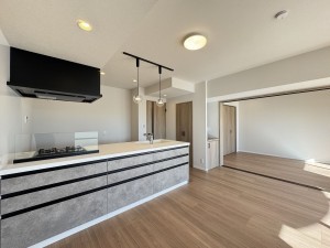 三郷市さつき平、マンションの画像です