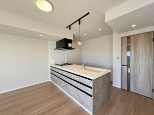 三郷市さつき平、マンションの画像です