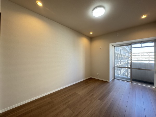 三郷市さつき平、マンションの画像です