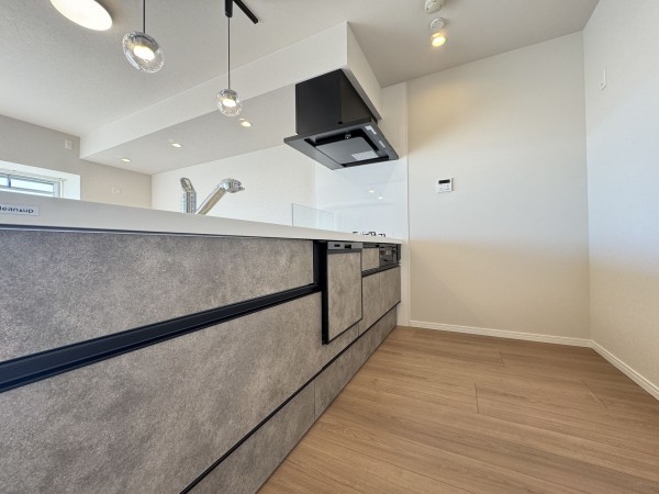 三郷市さつき平、マンションの画像です