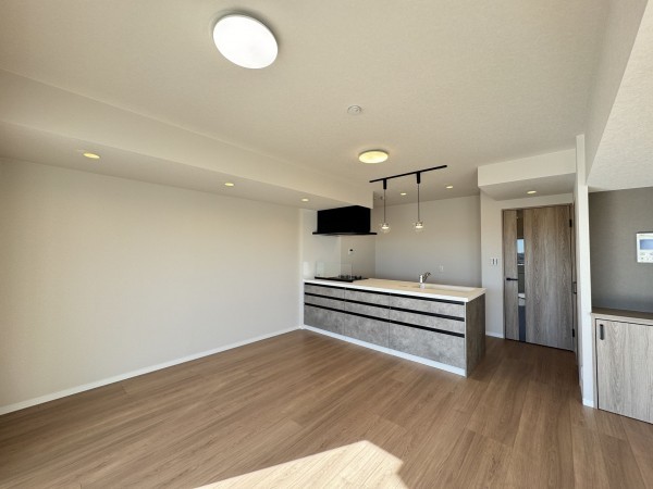 三郷市さつき平、マンションの画像です