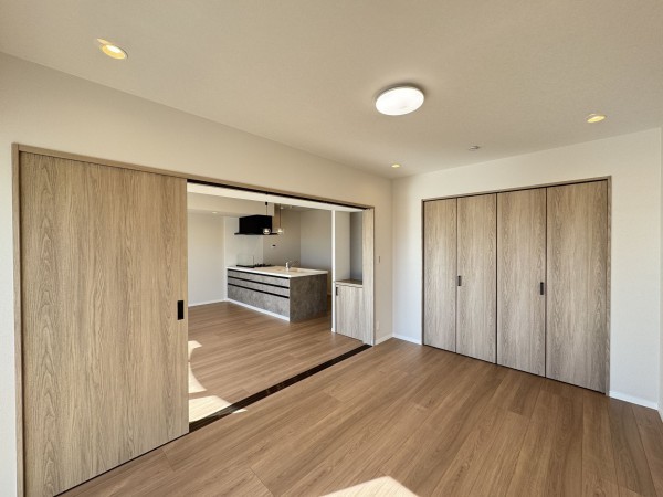 三郷市さつき平、マンションの画像です