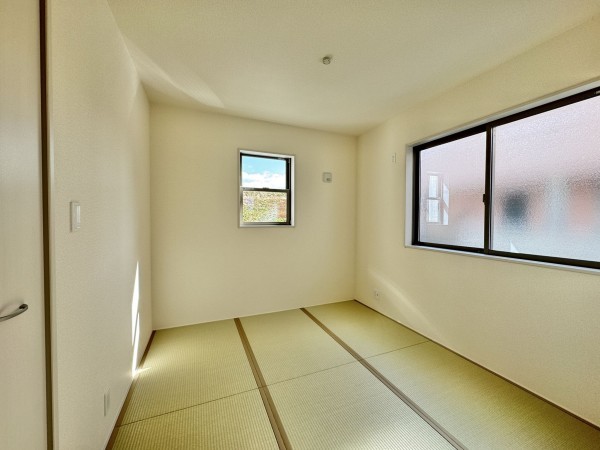 三郷市早稲田、新築一戸建ての画像です