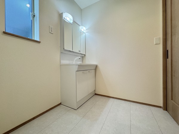 吉川市道庭、新築一戸建ての画像です