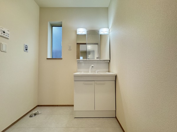 吉川市道庭、新築一戸建ての画像です