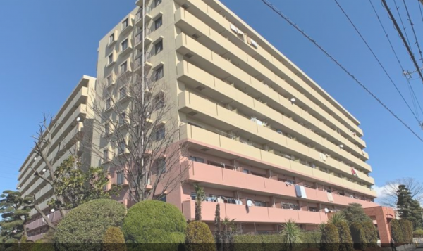 三郷市半田、マンションの画像です