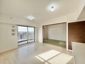 吉川市大字保、マンションの画像です