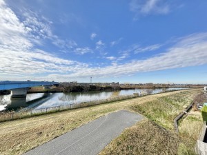 吉川市大字保、マンションの画像です