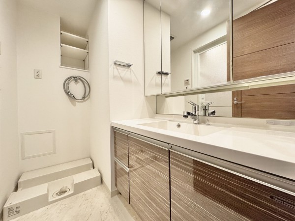 吉川市大字保、マンションの画像です